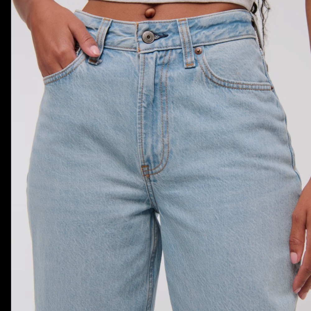 🚨NWOT A&F LOOSE HIGH RISE CURVE LOVE JEANS
